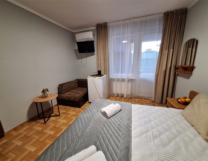 "НЕБО 7" Трехместный Комфортный номер с кроватями TWIN/DBL и одноместным диваном на 2 этаже - Гостевой дом «Цитрус» Геленджик