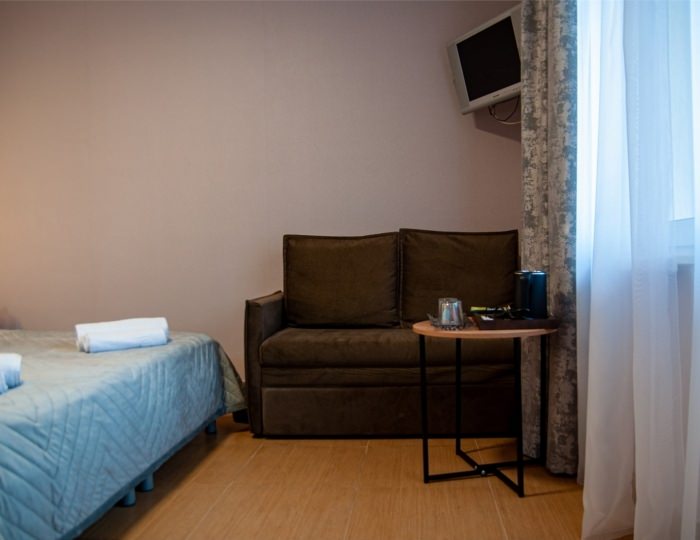 УЛУЧШЕННЫЙ 10 «КОМФОРТ ПЛЮС»  С ТЕРРАСОЙ ЧЕТЫРЕХМЕСТНЫЙ НОМЕР С КРОВАТЯМИ TWIN/DBL, ДВУСПАЛЬНЫМ ДИВАН НА 2 ЭТАЖЕ - Гостевой дом «Цитрус» Геленджик