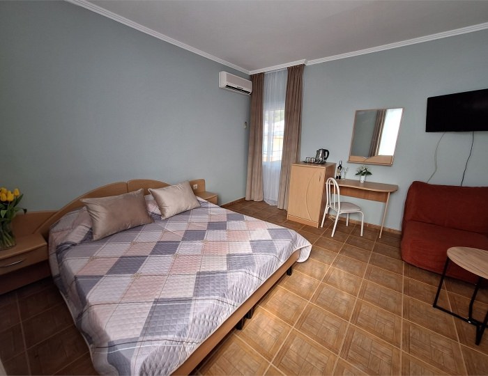 СТАНДАРТНЫЙ 13 ТРЕХМЕСТНЫЙ НОМЕР С ДВУМЕСТНОЙ КРОВАТЬЮ, РАСКЛАДНЫМ КРЕСЛОМ - Гостевой дом «Цитрус» Геленджик