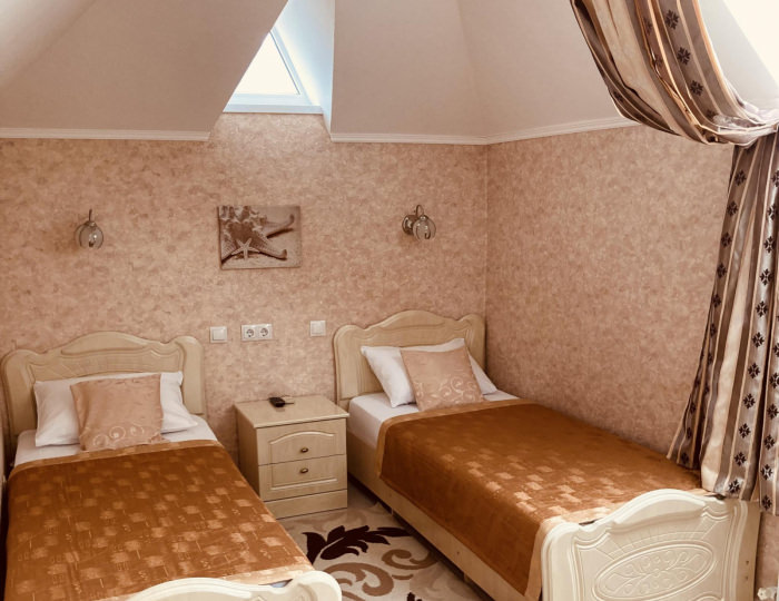 2-комнатная комната делюкс с 3 односпальными и 1 двуспальной кроватью (мансарда) - Гостевой дом «Любимый дом» Геленджик