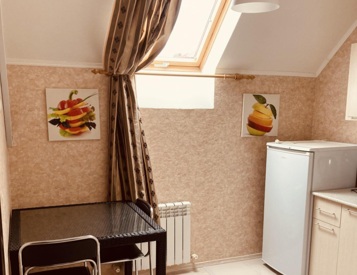 2-комнатная комната делюкс с 3 односпальными и 1 двуспальной кроватью (мансарда) - Гостевой дом «Любимый дом» Геленджик