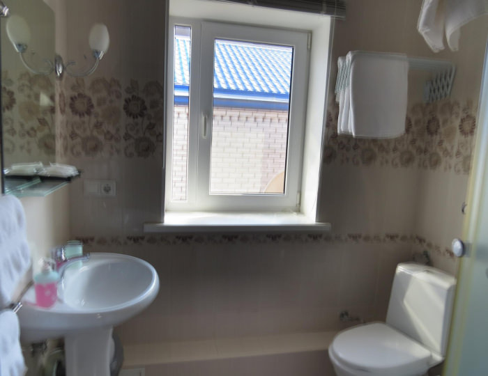 2-комнатная комната делюкс с 3 односпальными и 1 двуспальной кроватью (мансарда) - Гостевой дом «Любимый дом» Геленджик