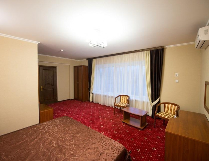 Номер стандарт улучшенный с 1 двуспальной кроватью - Отель «Колизей» Тамбов