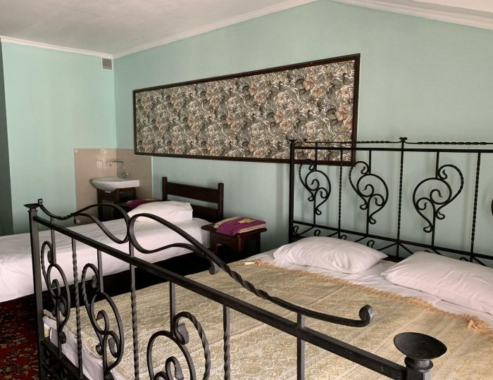 Номер стандарт с 1 односпальной и 1 двуспальной кроватью - Отель «Никольская» Серпухов