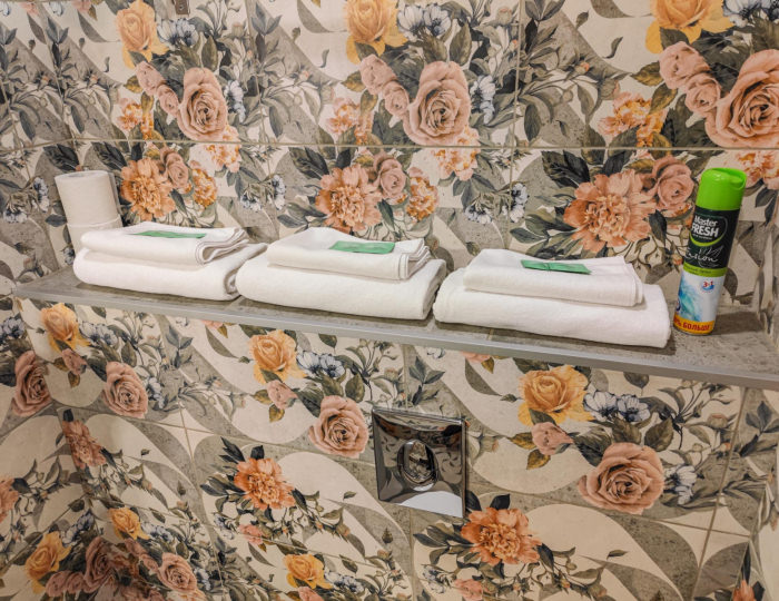 Номер улучшенный семейный с 1 односпальной и 1 двуспальной кроватью - Отель Ligo Hotel / Лиго на Гостином Дворе Санкт-Петербург