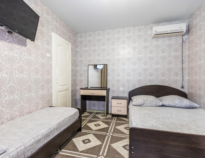 Комната стандарт с 1 односпальной и 1 двуспальной кроватью - Гостевой дом «Лагуна» Архипо-Осиповка