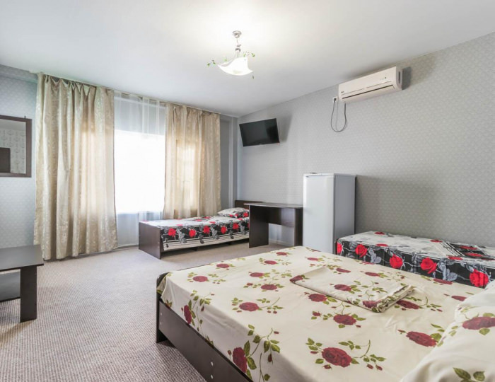 Комната стандарт с 2 односпальными и 1 двуспальной кроватью - Гостевой дом «Лагуна» Архипо-Осиповка