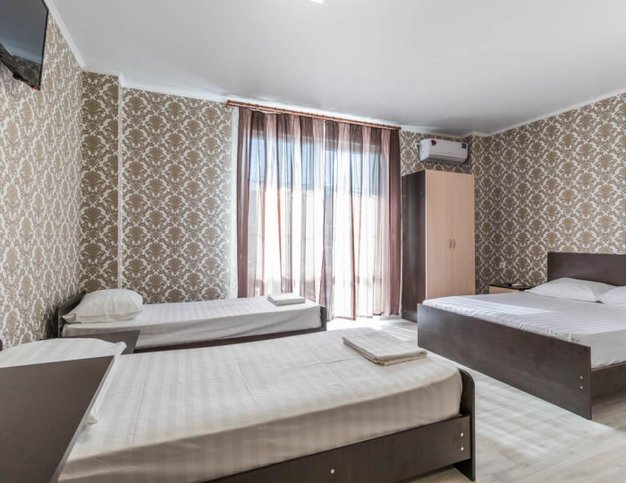 Комната комфорт с 2 односпальными и 1 двуспальной кроватью - Гостевой дом «Лагуна» Архипо-Осиповка