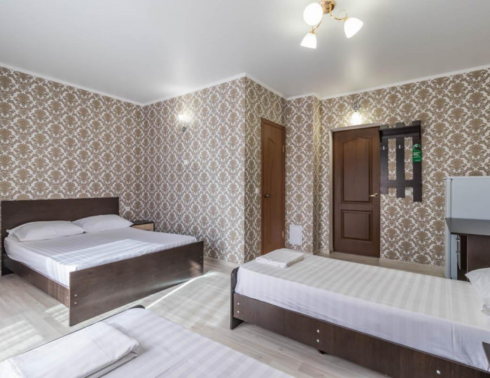 Комната комфорт с 2 односпальными и 1 двуспальной кроватью - Гостевой дом «Лагуна» Архипо-Осиповка