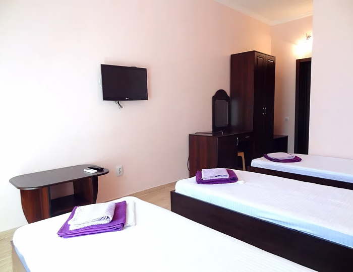 3-местная комната комфорт с балконом - Гостевой дом «Александрос» Геленджик