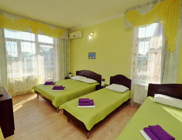 5-местная комната комфорт с балконом - Гостевой дом «Александрос» Геленджик