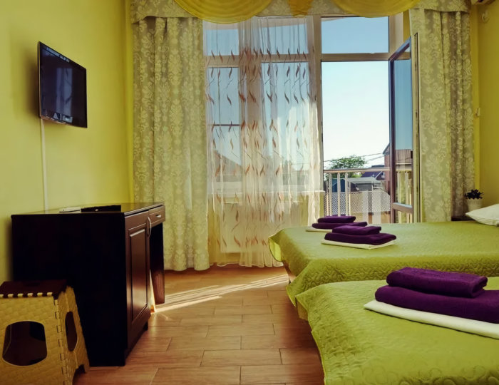 5-местная комната комфорт с балконом - Гостевой дом «Александрос» Геленджик