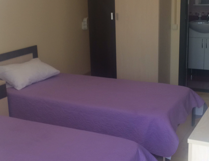 Номер стандарт с 2 односпальными кроватями - Мини-отель «Семь гор» Сухум Номер стандарт с 2 односпальными кроватями - Мини-отель «Семь гор» Сухум