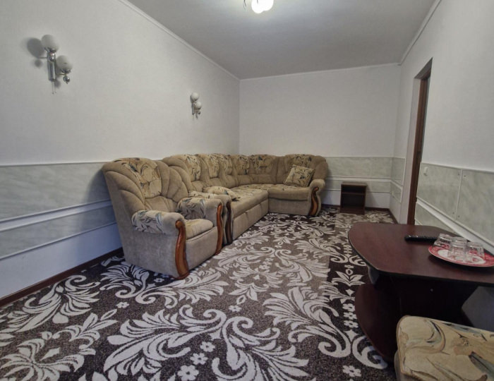 Номер полулюкс с 1 двуспальной кроватью и балконом - Загородный отель «Снежинка» Домбай