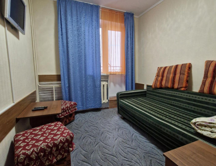 2-комнатный номер стандарт семейный с 2 односпальными кроватями - Загородный отель «Снежинка» Домбай