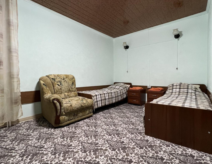 Номер стандарт эконом с 2 односпальными кроватями и балконом (удобства общие) - Загородный отель «Снежинка» Домбай