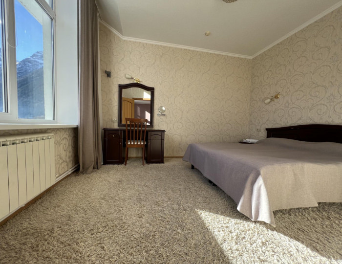 Номер люкс премиум с 1 двуспальной кроватью - Загородный отель «Снежинка» Домбай