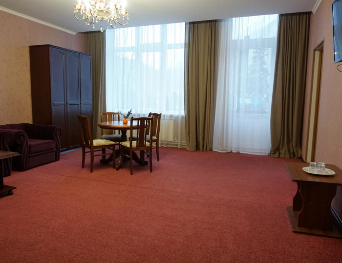 Номер люкс премиум с 1 двуспальной кроватью - Загородный отель «Снежинка» Домбай