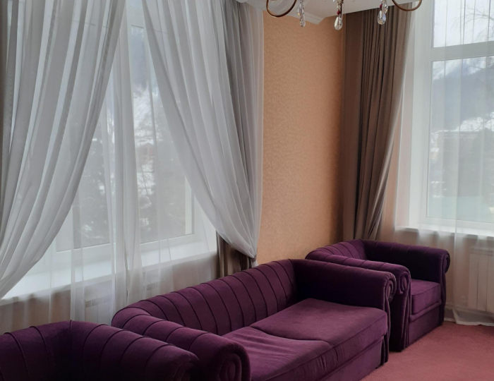 Номер люкс семейный с 1 двуспальной кроватью - Загородный отель «Снежинка» Домбай