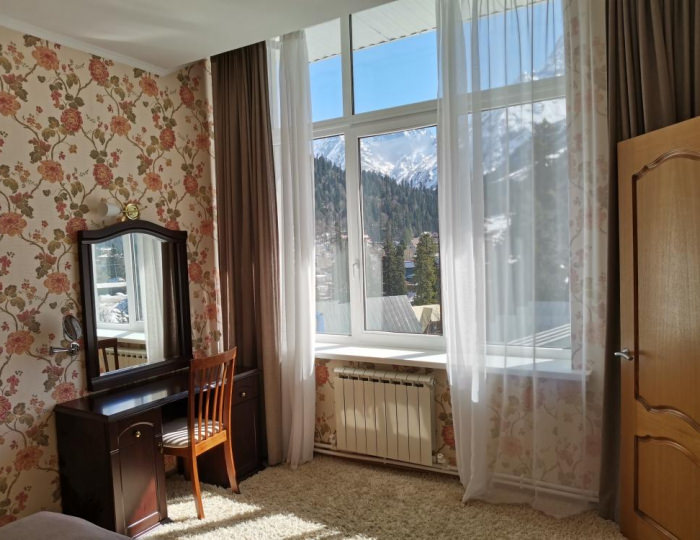 Номер люкс семейный с 1 двуспальной кроватью - Загородный отель «Снежинка» Домбай