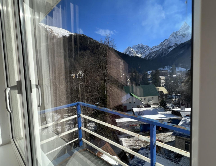 Номер люкс семейный с 1 двуспальной кроватью - Загородный отель «Снежинка» Домбай