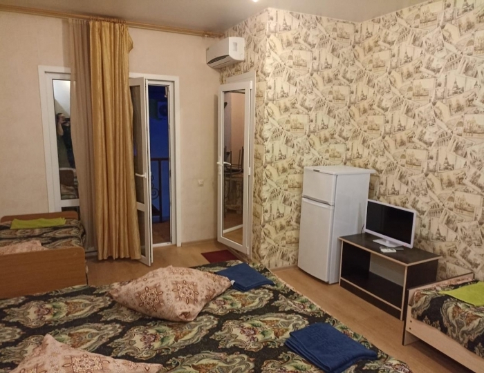 4-местная комната стандарт семейная с кухней и балконом - Гостевой дом «На Киевской 27» Геленджик