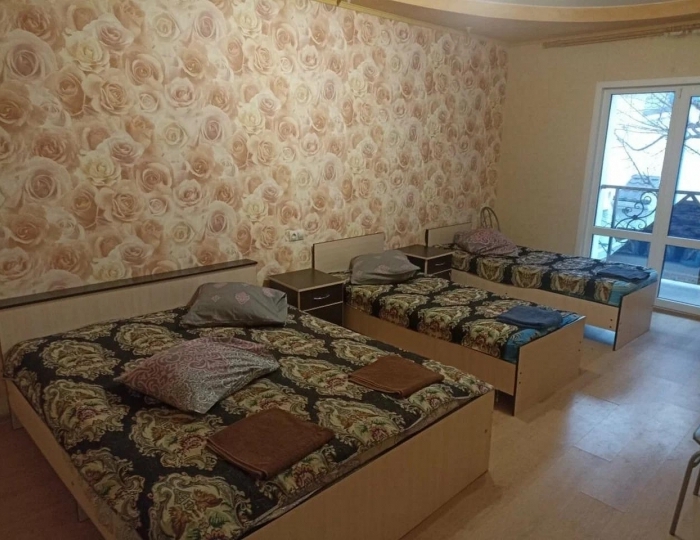4-местная комната стандарт с балконом - Гостевой дом «На Киевской 27» Геленджик