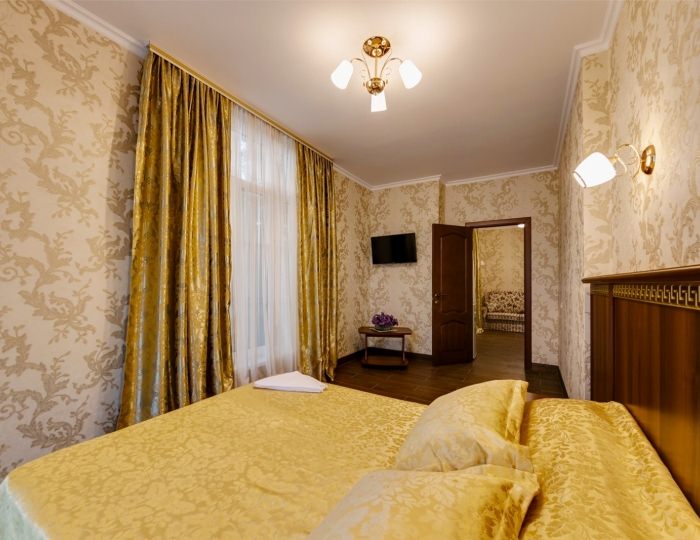 Номер 2-комнатный с балконом - Отель «Версаль» Архипо-Осиповка