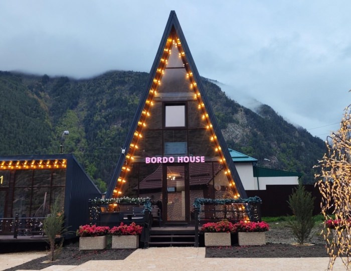 Коттедж «Бордо Хаус Эльбрус»