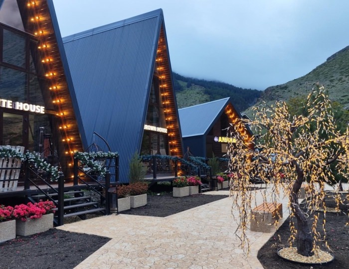 Коттедж «Бордо Хаус Эльбрус»