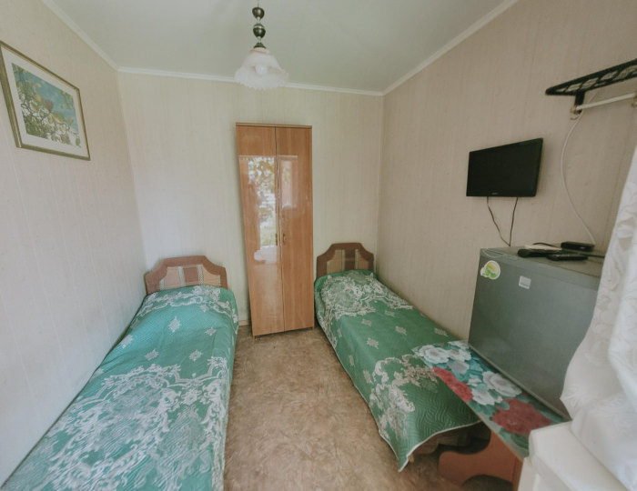 Комната эконом с 2 односпальными кроватями (общие удобства) - Гостевой дом «Друзья» Геленджик