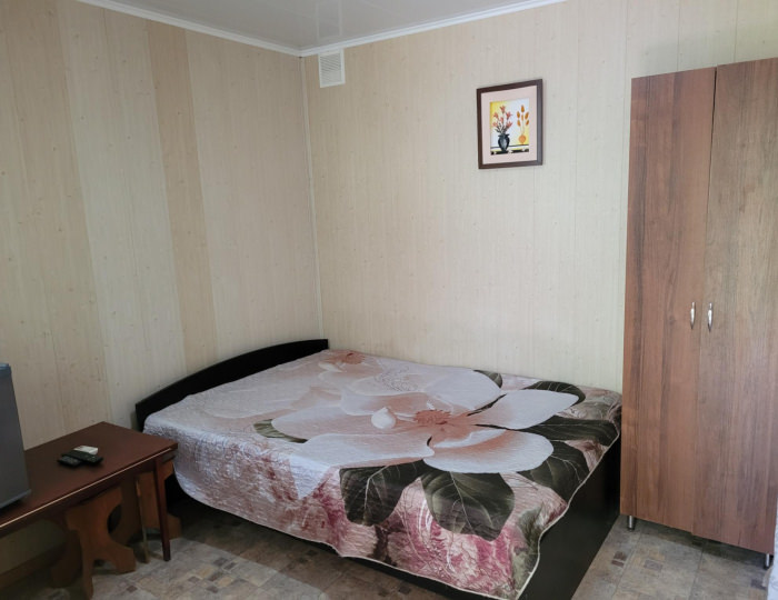 3-местная комната эконом (общие удобства) - Гостевой дом «Друзья» Геленджик