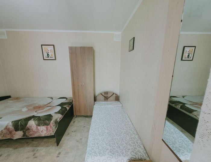 3-местная комната эконом (общие удобства) - Гостевой дом «Друзья» Геленджик