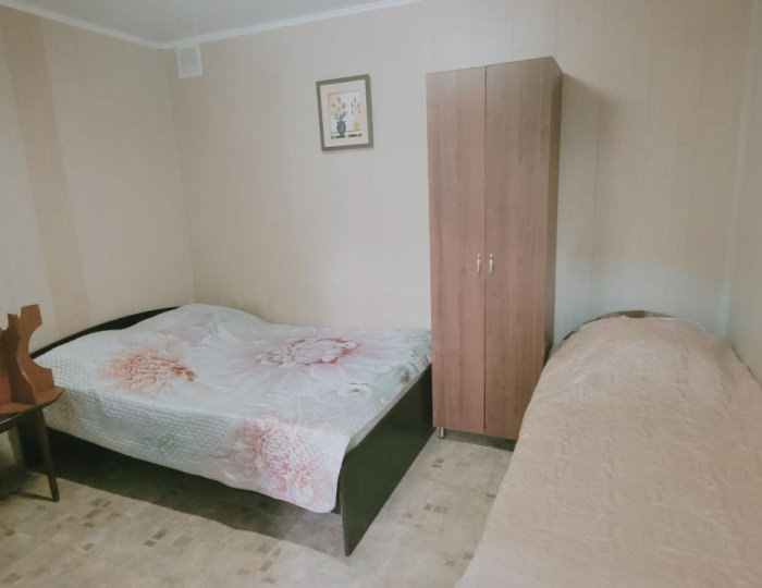 3-местная комната эконом (общие удобства) - Гостевой дом «Друзья» Геленджик