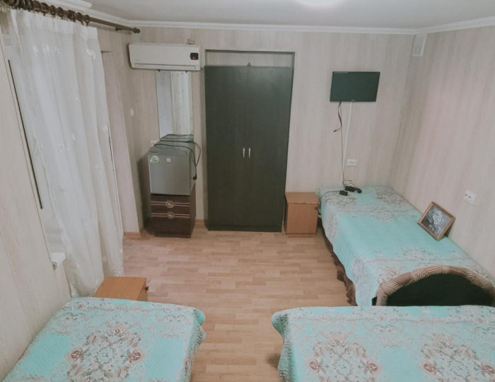 4-местная комната эконом (общие удобства) - Гостевой дом «Друзья» Геленджик