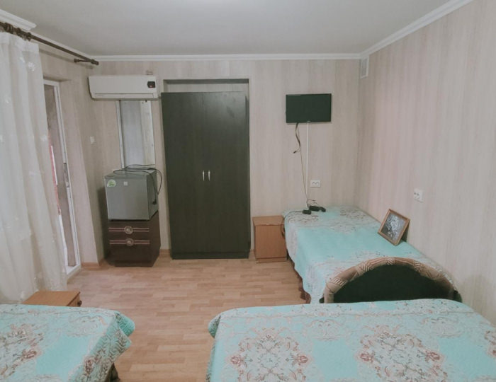 4-местная комната эконом (общие удобства) - Гостевой дом «Друзья» Геленджик