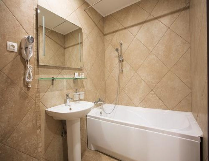 Номер стандарт улучшенный с 1 двуспальной кроватью (с завтраком) - Гостиница «Айсберг Премиум» Старый Оскол