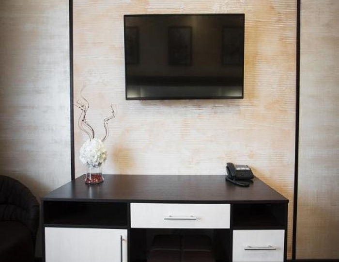 Номер стандарт улучшенный с 1 двуспальной кроватью (с завтраком) - Гостиница «Айсберг Премиум» Старый Оскол