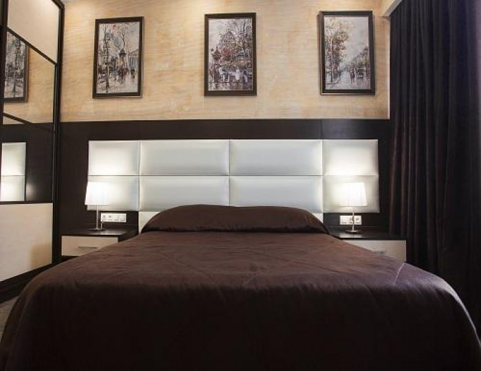 Номер стандарт улучшенный с 1 двуспальной кроватью (с завтраком) - Гостиница «Айсберг Премиум» Старый Оскол