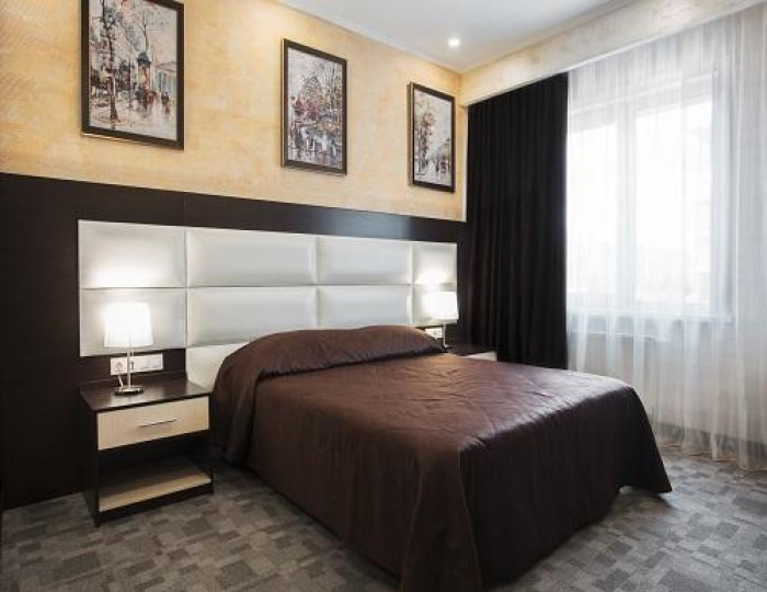 Номер стандарт улучшенный с 1 двуспальной кроватью (с завтраком) - Гостиница «Айсберг Премиум» Старый Оскол