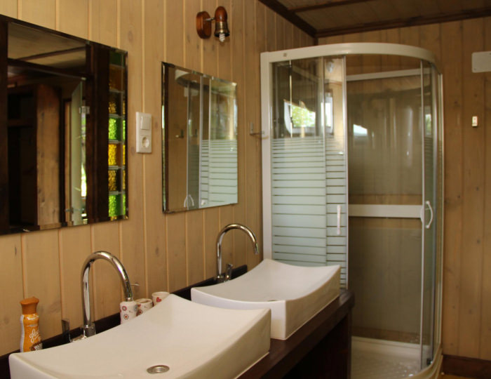 3-местный номер стандарт улучшенный с 1 односпальной и 1 двуспальной кроватью - Отель «Баден-Баден» Архипо-Осиповка