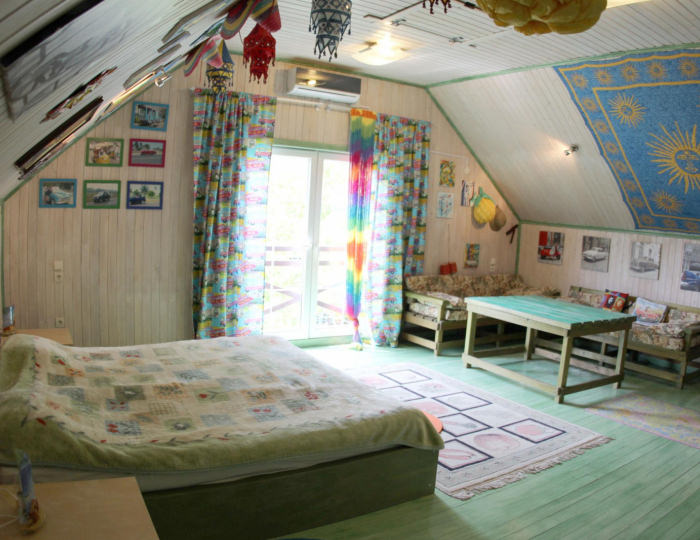 4-местный 1-комнатный номер люкс премиум с 2 односпальными и 1 двуспальной кроватью (с завтраком, мансарда) - Отель «Баден-Баден» Архипо-Осиповка