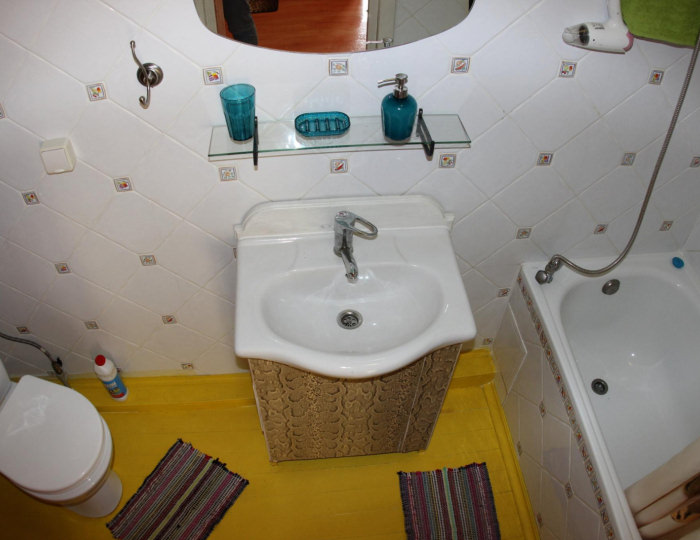 4-местный 1-комнатный номер люкс премиум с 2 односпальными и 1 двуспальной кроватью (с завтраком, мансарда) - Отель «Баден-Баден» Архипо-Осиповка