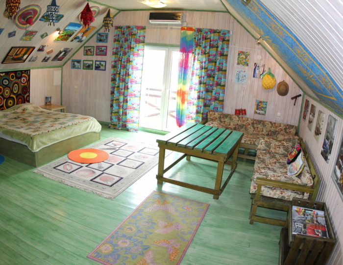 4-местный 1-комнатный номер люкс премиум с 2 односпальными и 1 двуспальной кроватью (с завтраком, мансарда) - Отель «Баден-Баден» Архипо-Осиповка