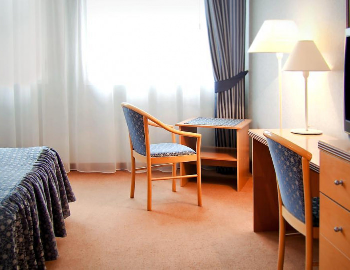 Номер стандарт с 1 двуспальной кроватью (с завтраком) - Гостиница «Стойлянка» Старый Оскол