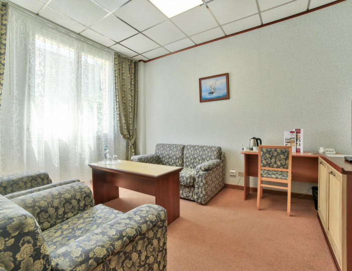 Номер люкс с 1 двуспальной кроватью (с завтраком) - Гостиница «Стойлянка» Старый Оскол