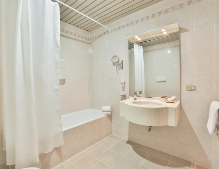 Номер люкс с 2 односпальными кроватями (с завтраком) - Гостиница «Стойлянка» Старый Оскол