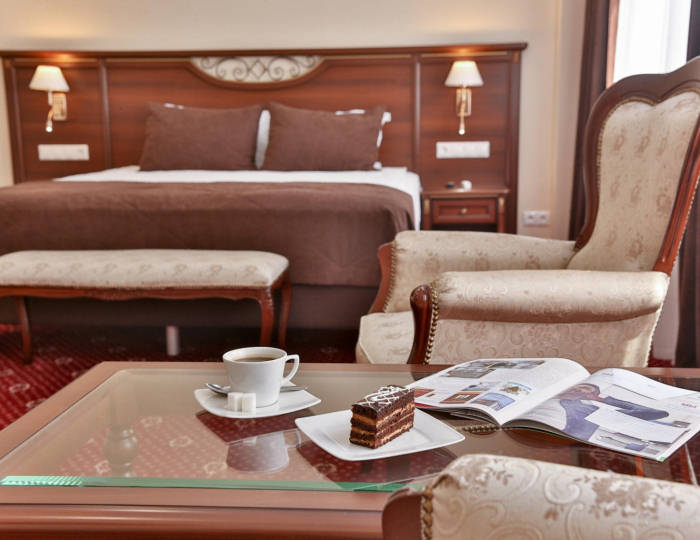 Представительский Люкс (с завтраком) - Гостиница «Стойлянка» Старый Оскол