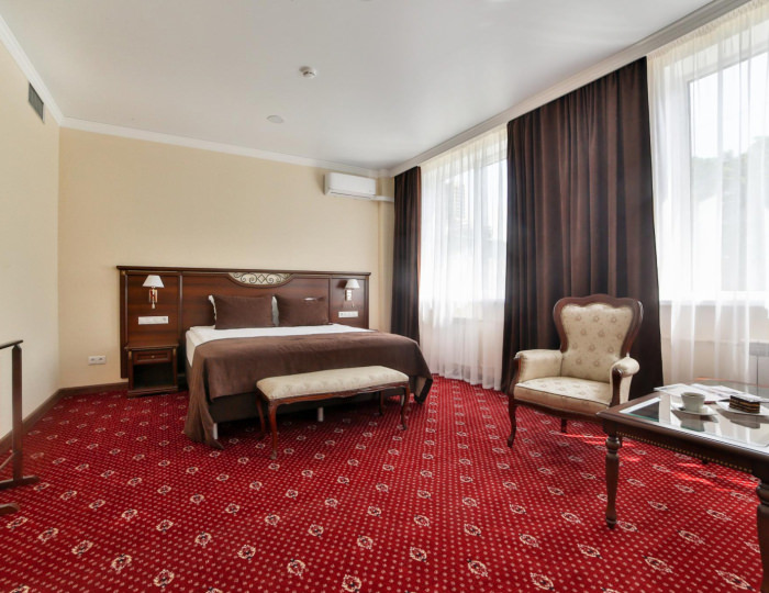 Представительский Люкс (с завтраком) - Гостиница «Стойлянка» Старый Оскол