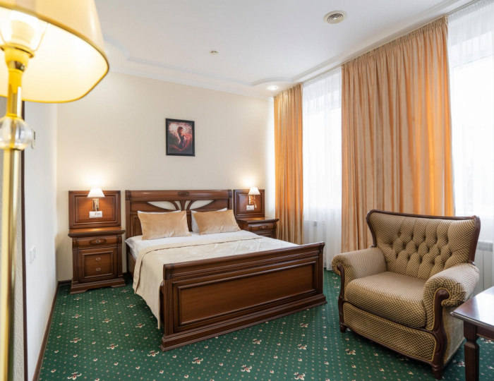 1-комнатный номер полулюкс (с завтраком) - Гостиница «Гранд Отель Старый Оскол»